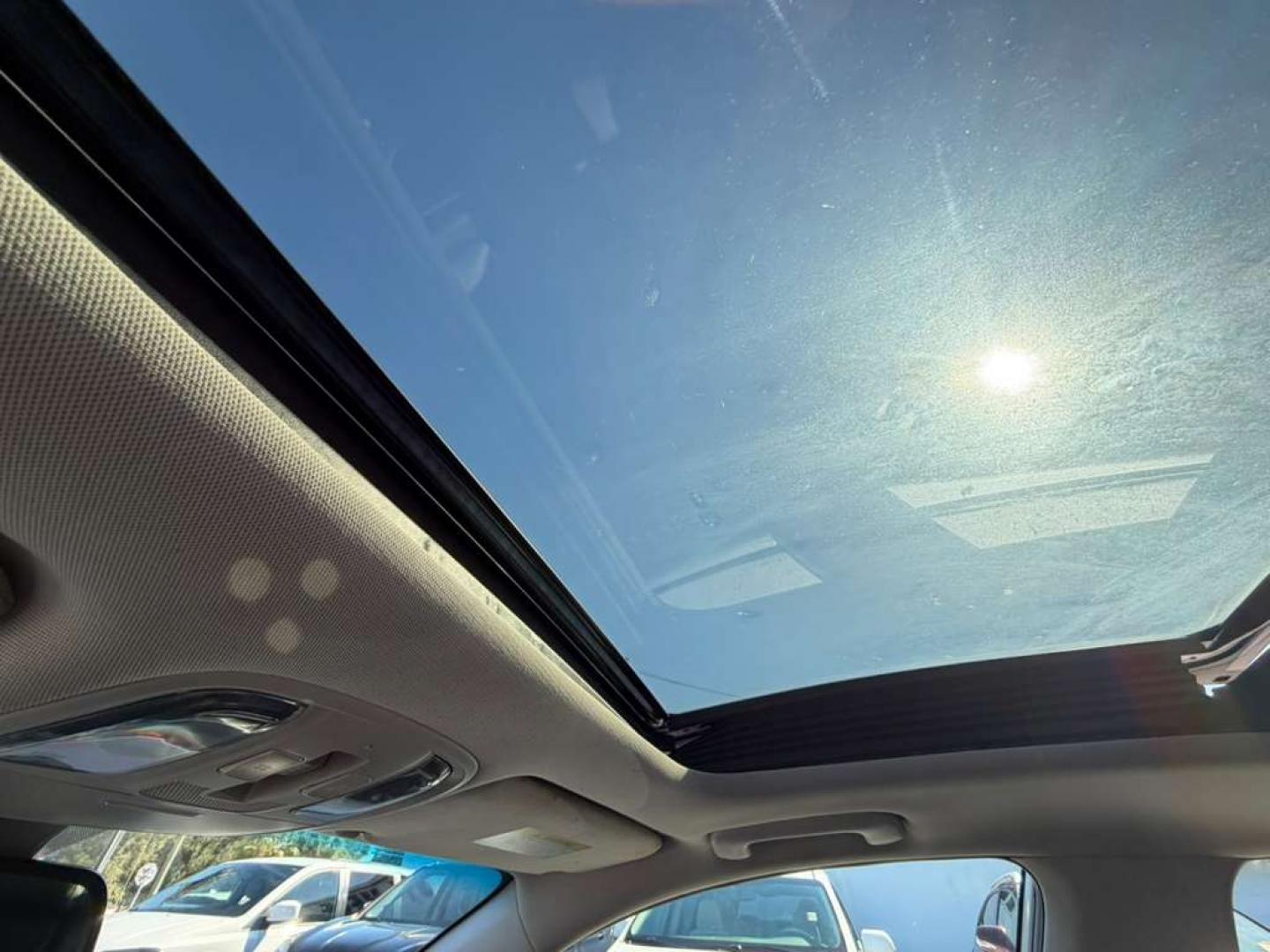 2019 White /Grey Kia Optima EX (5XXGU4L13KG) with an 1.6L L4 DOHC 16V engine, 6A transmission, located at 6112 N Florida Avenue, Tampa, FL, 33604, (888) 521-5131, 27.954929, -82.459534 - 499$ down plus tax & tag. - Photo#19