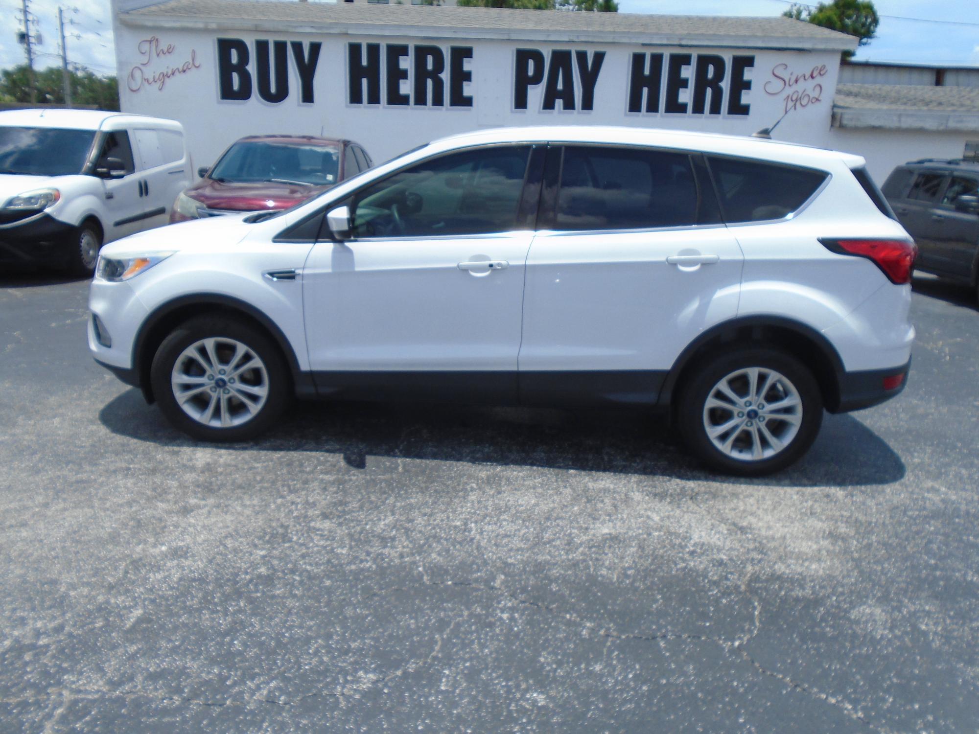 photo of 2019 Ford Escape SE FWD