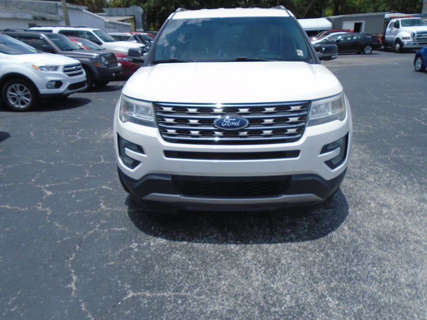 2016 White /Beige Ford Explorer XLT FWD (1FM5K7D8XGG) with an 3.5L V6 DOHC 24V engine, 6-Speed Automatic transmission, located at 6112 N Florida Avenue, Tampa, FL, 33604, (888) 521-5131, 27.954929, -82.459534 - $499 DOWN PLUS TAX & TAG. - Photo#1