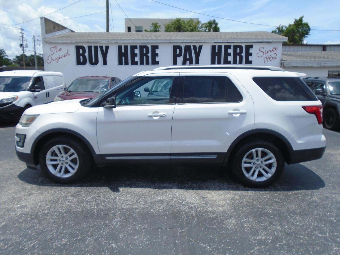 2016 White /Beige Ford Explorer XLT FWD (1FM5K7D8XGG) with an 3.5L V6 DOHC 24V engine, 6-Speed Automatic transmission, located at 6112 N Florida Avenue, Tampa, FL, 33604, (888) 521-5131, 27.954929, -82.459534 - $499 DOWN PLUS TAX & TAG. - Photo#0