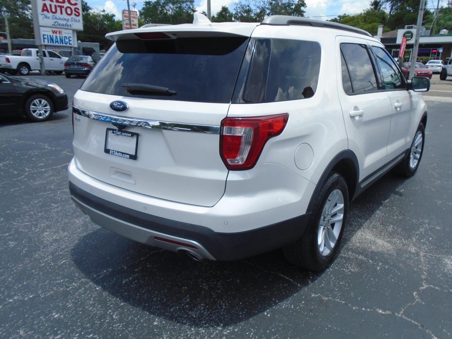 2016 White /Beige Ford Explorer XLT FWD (1FM5K7D8XGG) with an 3.5L V6 DOHC 24V engine, 6-Speed Automatic transmission, located at 6112 N Florida Avenue, Tampa, FL, 33604, (888) 521-5131, 27.954929, -82.459534 - $499 DOWN PLUS TAX & TAG. - Photo#5