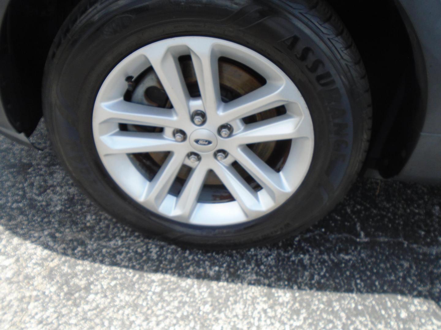 2016 White /Beige Ford Explorer XLT FWD (1FM5K7D8XGG) with an 3.5L V6 DOHC 24V engine, 6-Speed Automatic transmission, located at 6112 N Florida Avenue, Tampa, FL, 33604, (888) 521-5131, 27.954929, -82.459534 - $499 DOWN PLUS TAX & TAG. - Photo#8