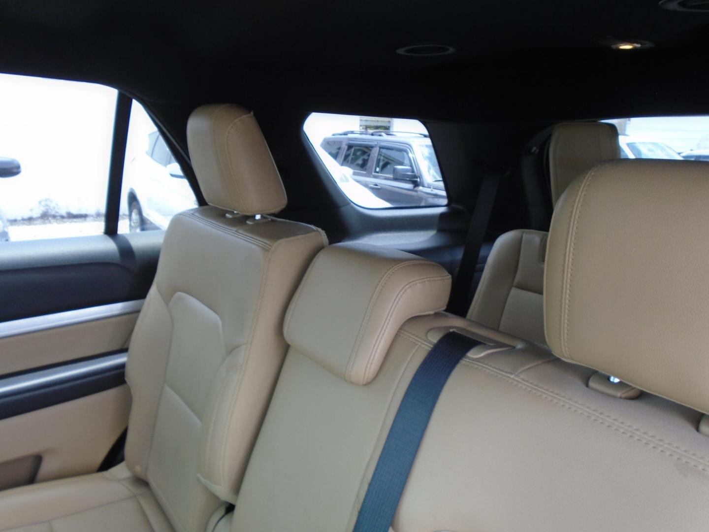 2016 White /Beige Ford Explorer XLT FWD (1FM5K7D8XGG) with an 3.5L V6 DOHC 24V engine, 6-Speed Automatic transmission, located at 6112 N Florida Avenue, Tampa, FL, 33604, (888) 521-5131, 27.954929, -82.459534 - $499 DOWN PLUS TAX & TAG. - Photo#12