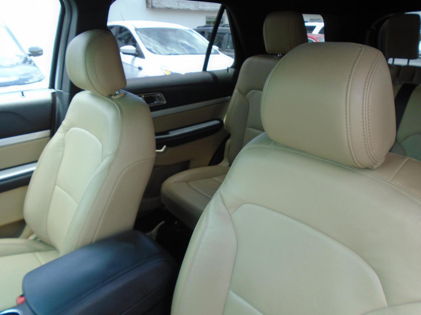 2016 White /Beige Ford Explorer XLT FWD (1FM5K7D8XGG) with an 3.5L V6 DOHC 24V engine, 6-Speed Automatic transmission, located at 6112 N Florida Avenue, Tampa, FL, 33604, (888) 521-5131, 27.954929, -82.459534 - $499 DOWN PLUS TAX & TAG. - Photo#11