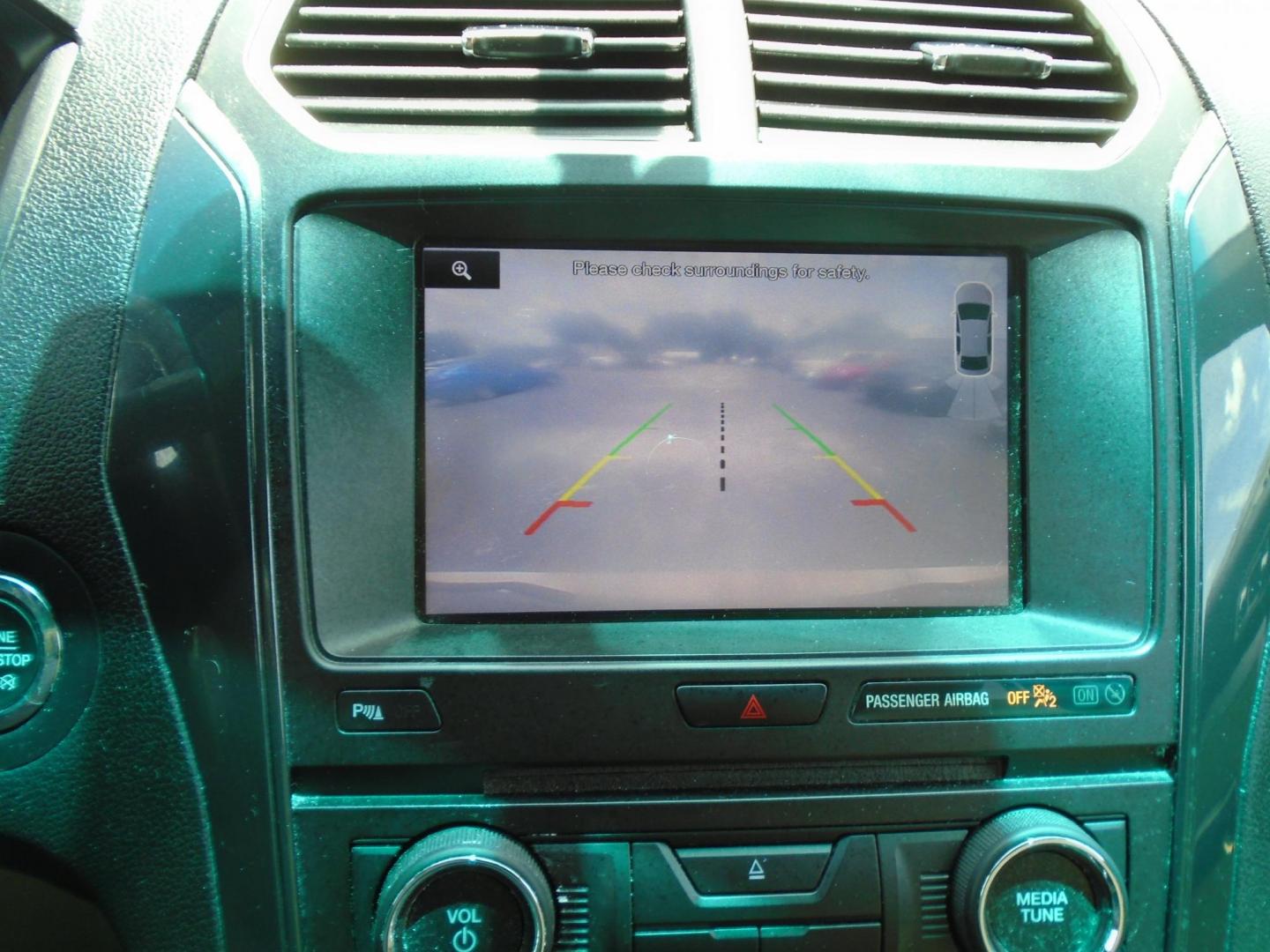 2016 White /Beige Ford Explorer XLT FWD (1FM5K7D8XGG) with an 3.5L V6 DOHC 24V engine, 6-Speed Automatic transmission, located at 6112 N Florida Avenue, Tampa, FL, 33604, (888) 521-5131, 27.954929, -82.459534 - $499 DOWN PLUS TAX & TAG. - Photo#15