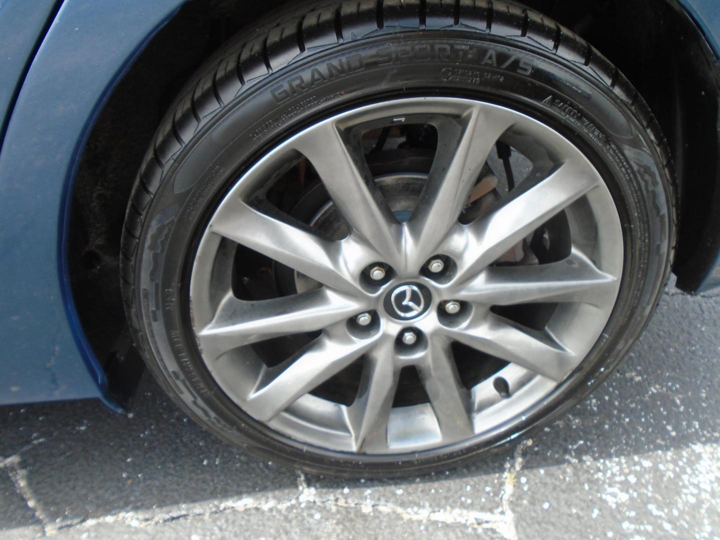 2018 Mazda MAZDA3 s Touring AT 4-Door (3MZBN1V36JM) with an 2.5L L4 DOHC 16V engine, 6A transmission, located at 6112 N Florida Avenue, Tampa, FL, 33604, (888) 521-5131, 27.954929, -82.459534 - Photo#6