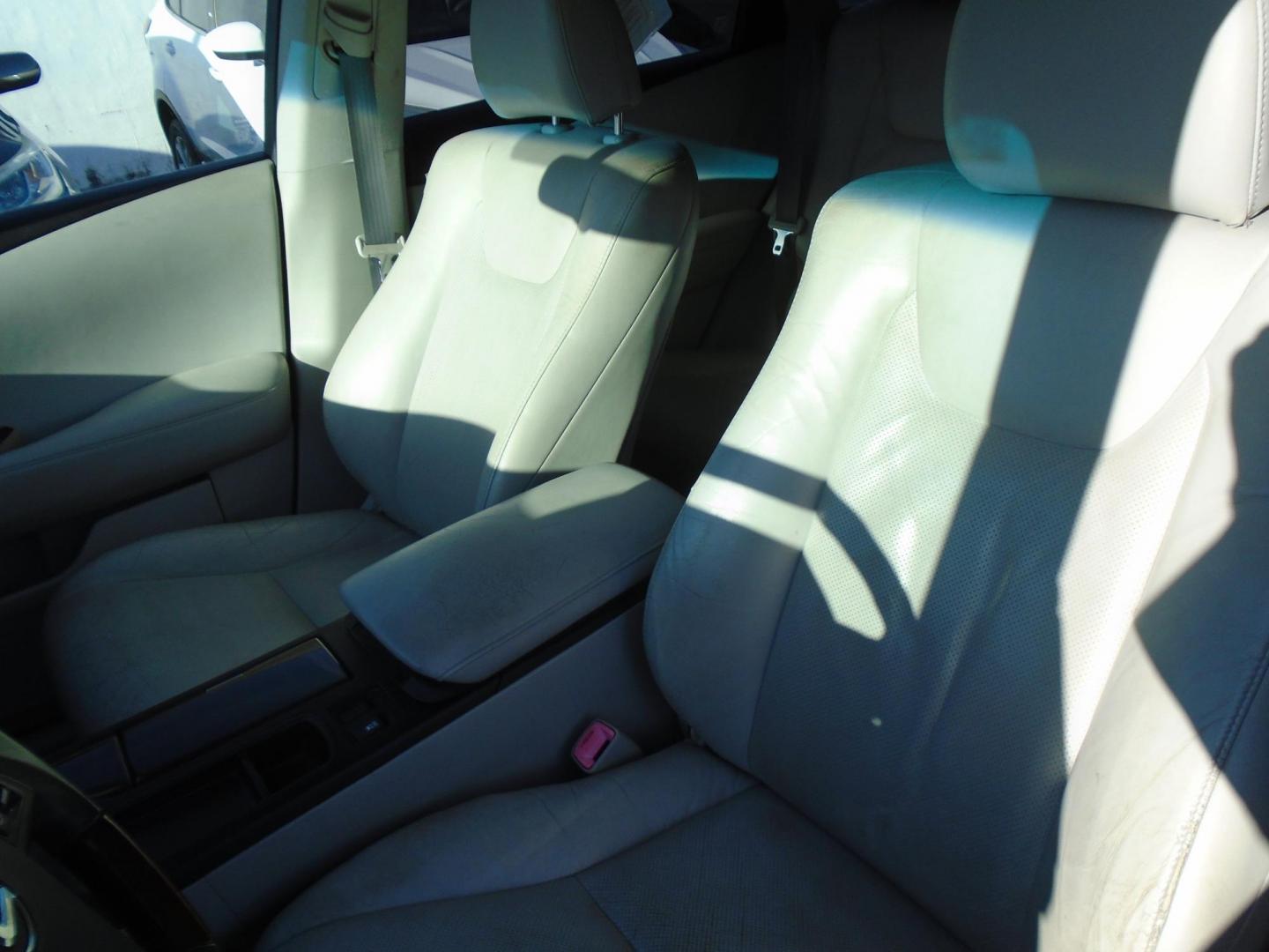 2010 Lexus RX 350 FWD (JTJZK1BAXA2) with an 3.5L V6 DOHC 24V engine, 5-Speed Automatic transmission, located at 6112 N Florida Avenue, Tampa, FL, 33604, (888) 521-5131, 27.954929, -82.459534 - Photo#9