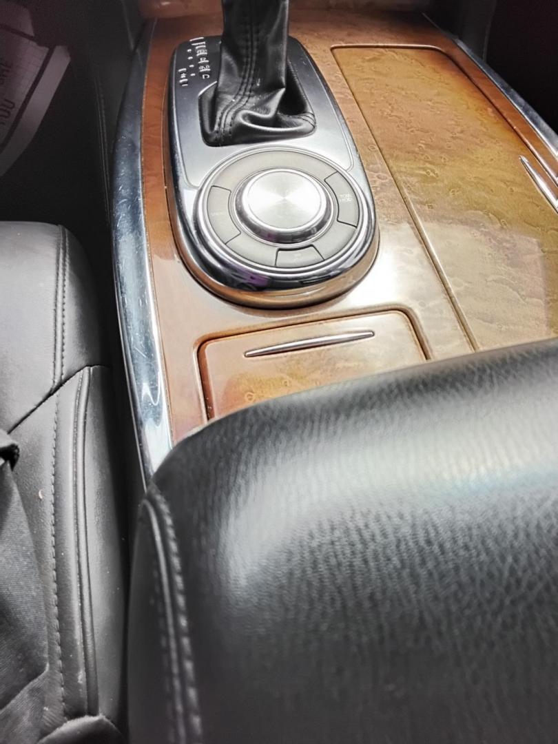 2012 White /Black Infiniti QX56 2WD (JN8AZ2NF5C9) with an 5.6L V8 DOHC 32V engine, 5-Speed Automatic transmission, located at 6112 N Florida Avenue, Tampa, FL, 33604, (888) 521-5131, 27.954929, -82.459534 - $499 down plus tax & tag. - Photo#18