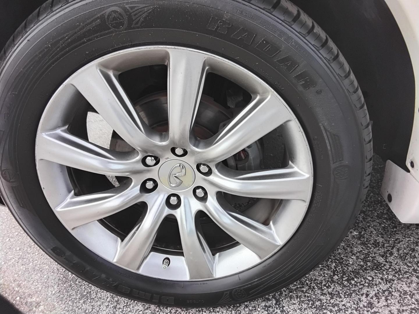 2012 White /Black Infiniti QX56 2WD (JN8AZ2NF5C9) with an 5.6L V8 DOHC 32V engine, 5-Speed Automatic transmission, located at 6112 N Florida Avenue, Tampa, FL, 33604, (888) 521-5131, 27.954929, -82.459534 - $499 down plus tax & tag.- Photo#23