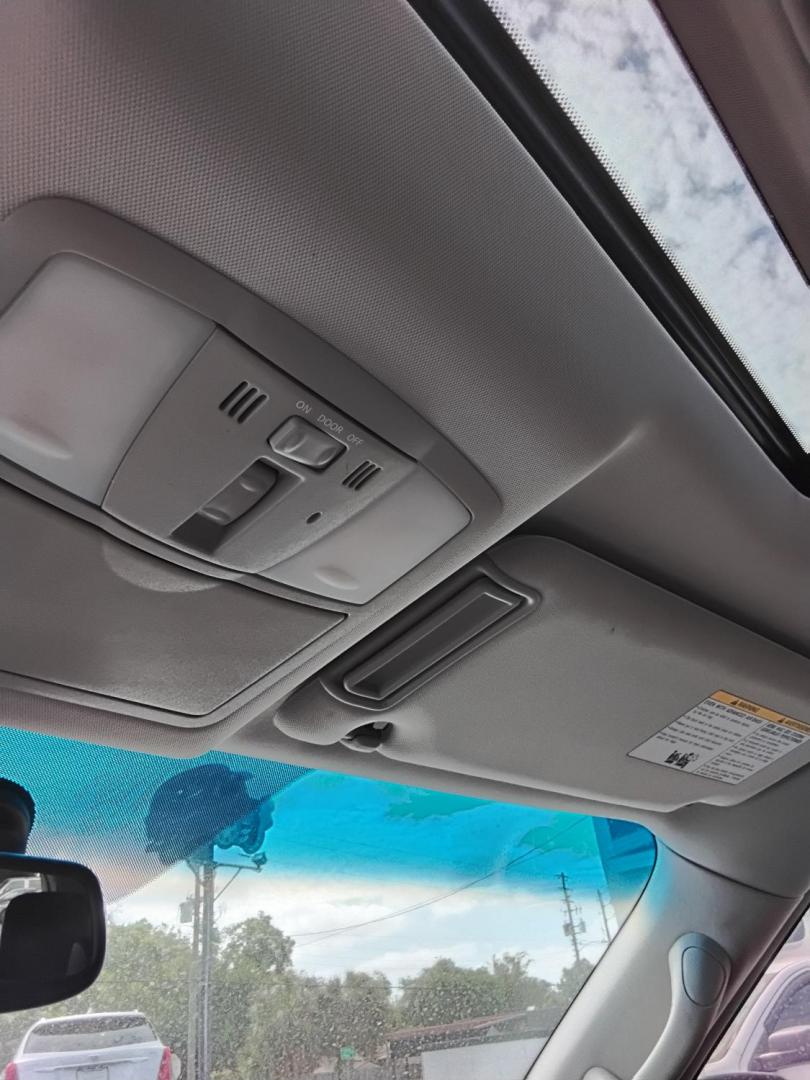 2012 White /Black Infiniti QX56 2WD (JN8AZ2NF5C9) with an 5.6L V8 DOHC 32V engine, 5-Speed Automatic transmission, located at 6112 N Florida Avenue, Tampa, FL, 33604, (888) 521-5131, 27.954929, -82.459534 - $499 down plus tax & tag. - Photo#17