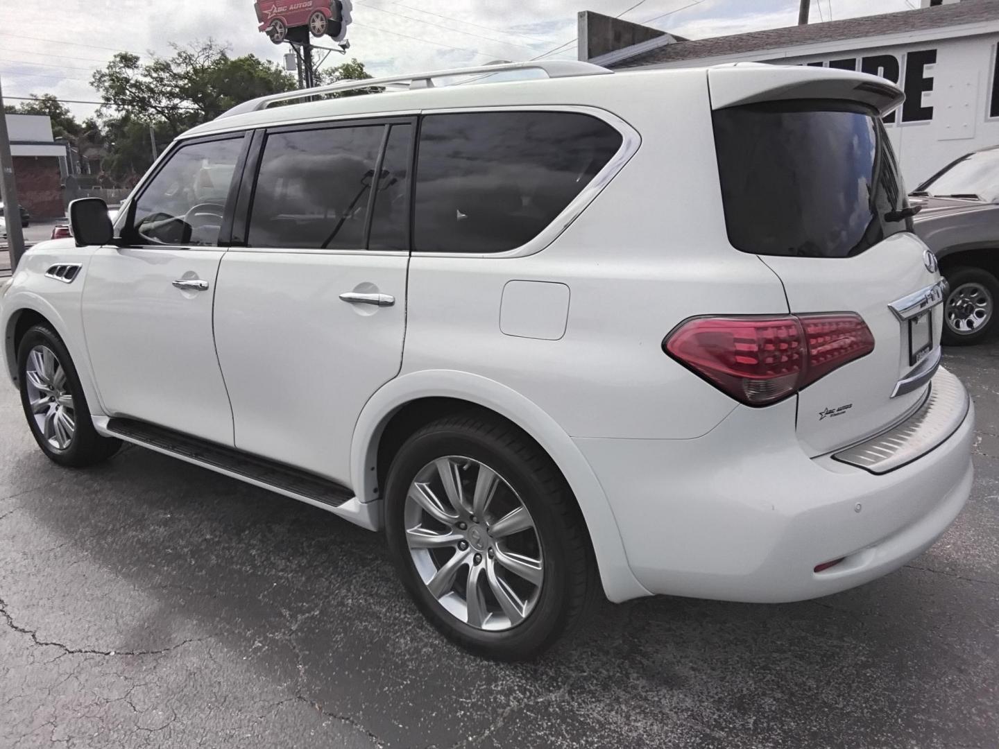 2012 White /Black Infiniti QX56 2WD (JN8AZ2NF5C9) with an 5.6L V8 DOHC 32V engine, 5-Speed Automatic transmission, located at 6112 N Florida Avenue, Tampa, FL, 33604, (888) 521-5131, 27.954929, -82.459534 - $499 down plus tax & tag. - Photo#10