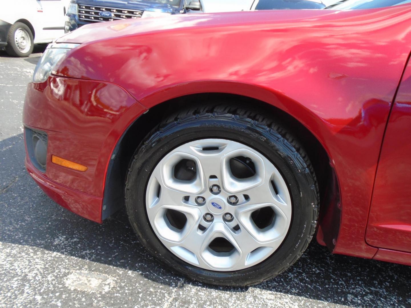 2011 Ford Fusion I4 SE (3FAHP0HA6BR) with an 2.5L L4 DOHC 16V engine, located at 6112 N Florida Avenue, Tampa, FL, 33604, (888) 521-5131, 27.954929, -82.459534 - Photo#5