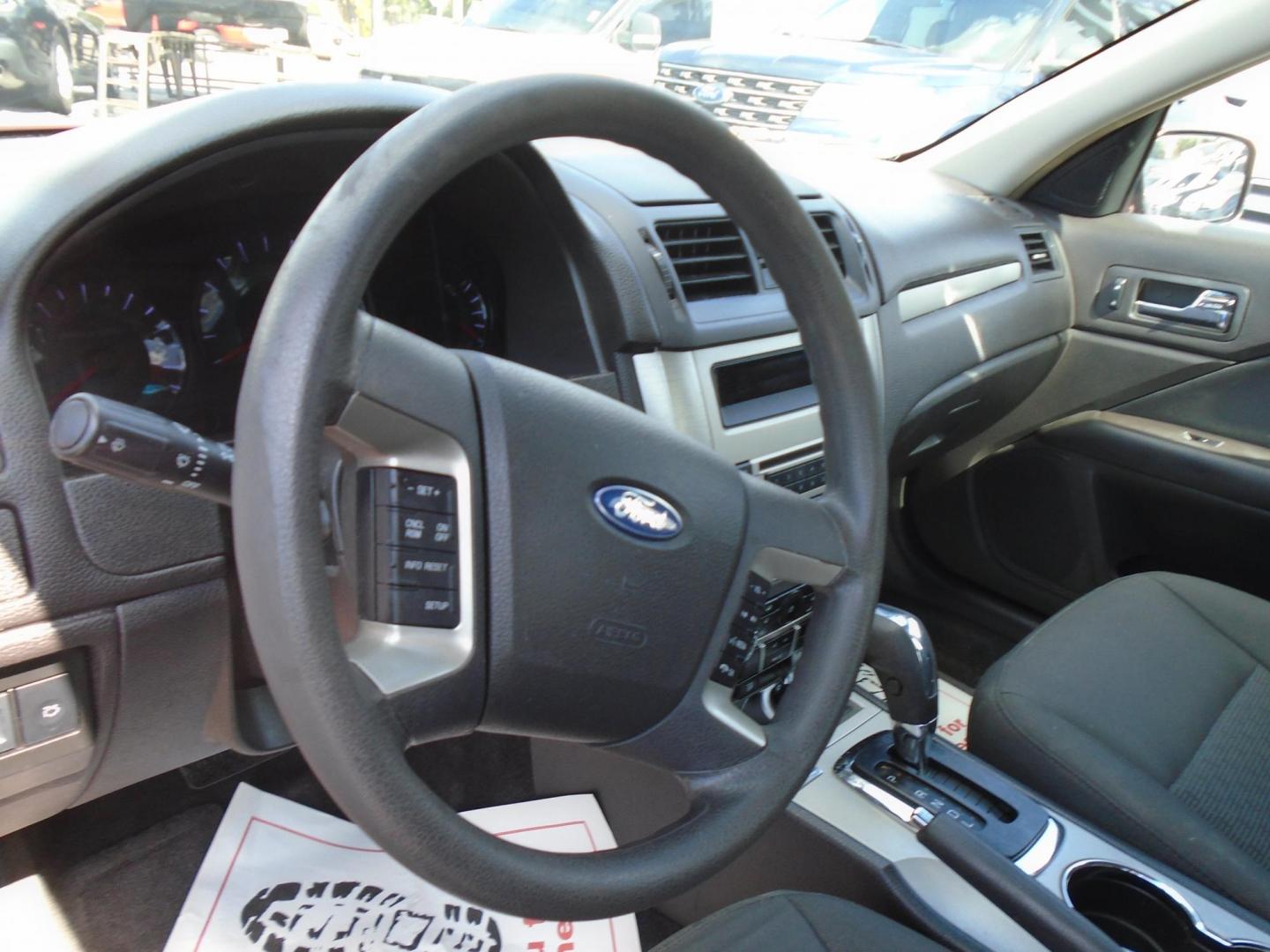 2011 Ford Fusion I4 SE (3FAHP0HA6BR) with an 2.5L L4 DOHC 16V engine, located at 6112 N Florida Avenue, Tampa, FL, 33604, (888) 521-5131, 27.954929, -82.459534 - Photo#6