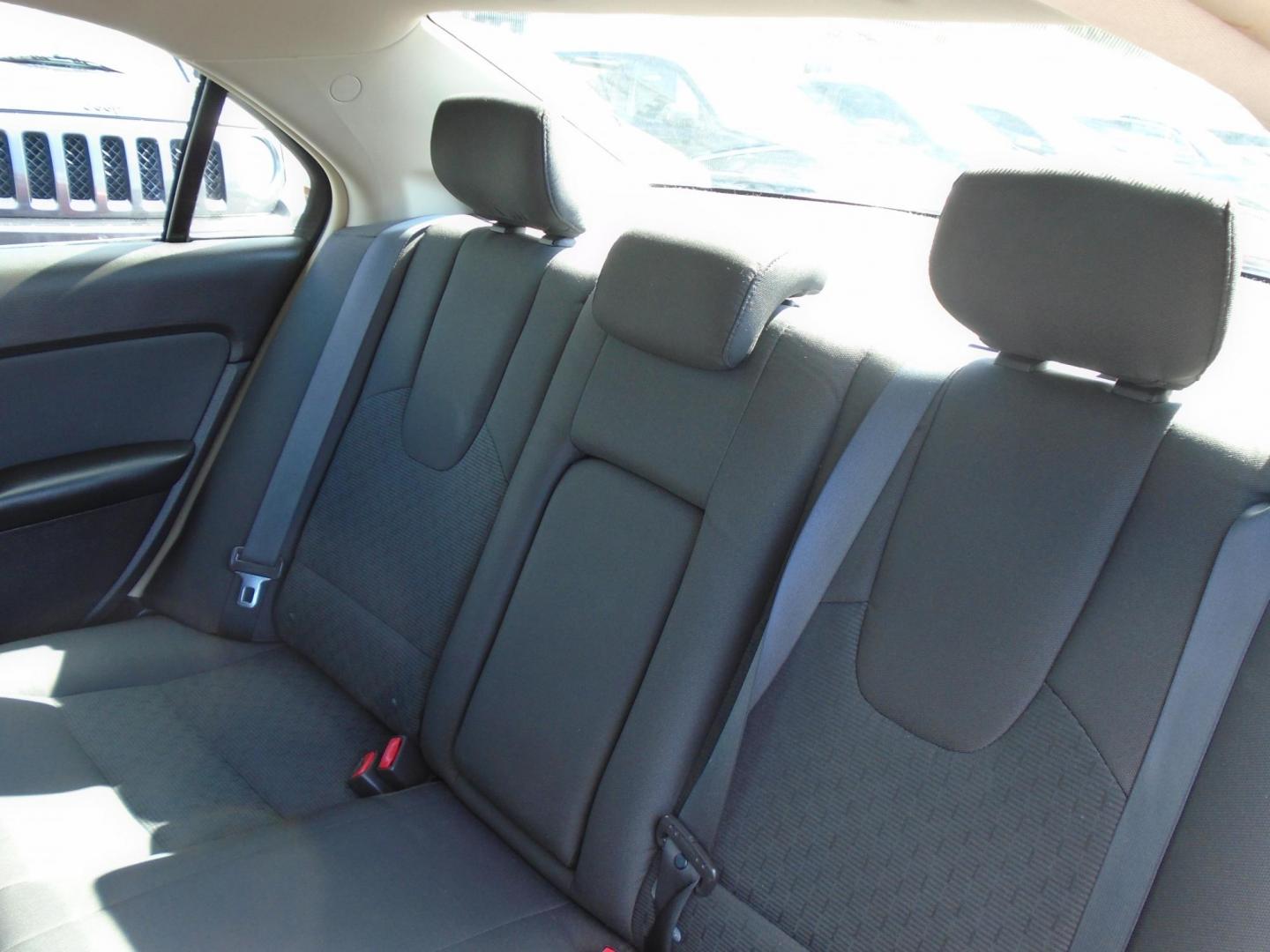 2011 Ford Fusion I4 SE (3FAHP0HA6BR) with an 2.5L L4 DOHC 16V engine, located at 6112 N Florida Avenue, Tampa, FL, 33604, (888) 521-5131, 27.954929, -82.459534 - Photo#9