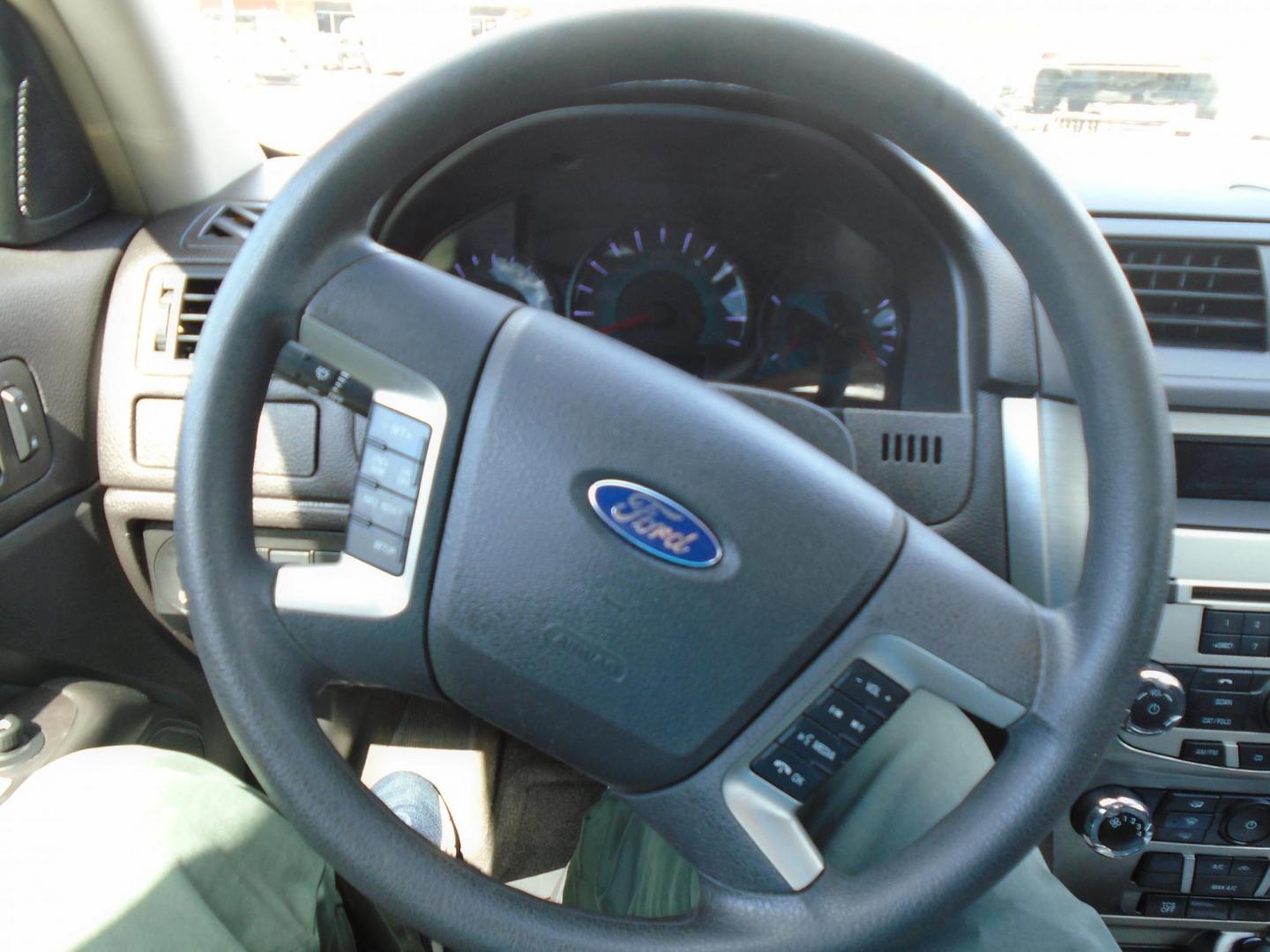 2011 Ford Fusion I4 SE (3FAHP0HA6BR) with an 2.5L L4 DOHC 16V engine, located at 6112 N Florida Avenue, Tampa, FL, 33604, (888) 521-5131, 27.954929, -82.459534 - Photo#10