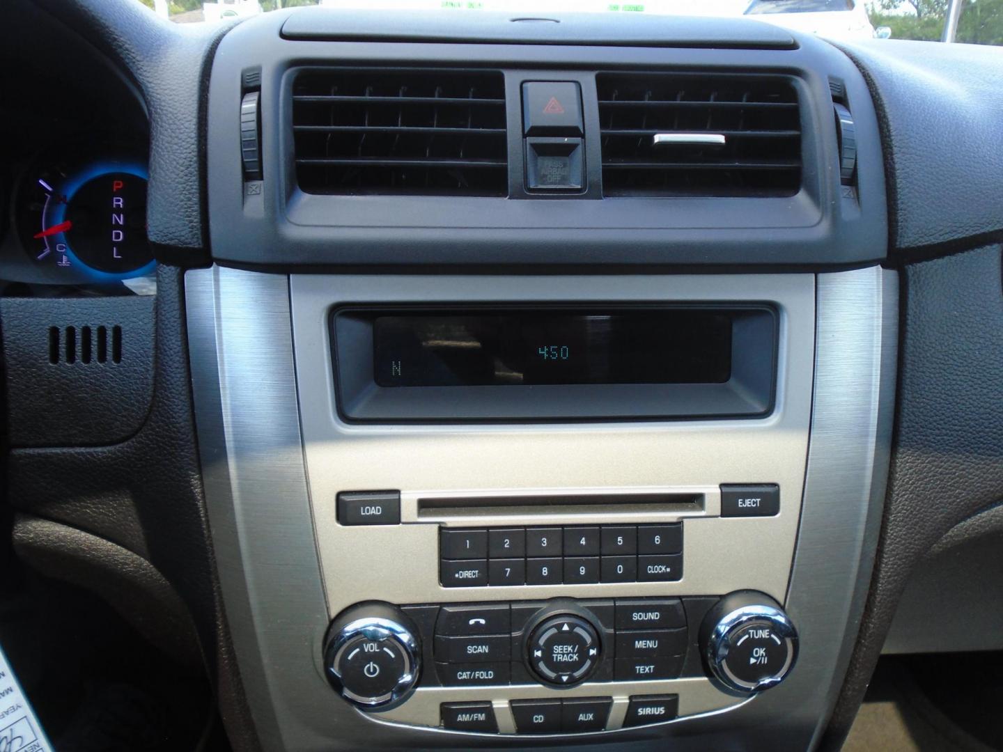 2011 Ford Fusion I4 SE (3FAHP0HA6BR) with an 2.5L L4 DOHC 16V engine, located at 6112 N Florida Avenue, Tampa, FL, 33604, (888) 521-5131, 27.954929, -82.459534 - Photo#12