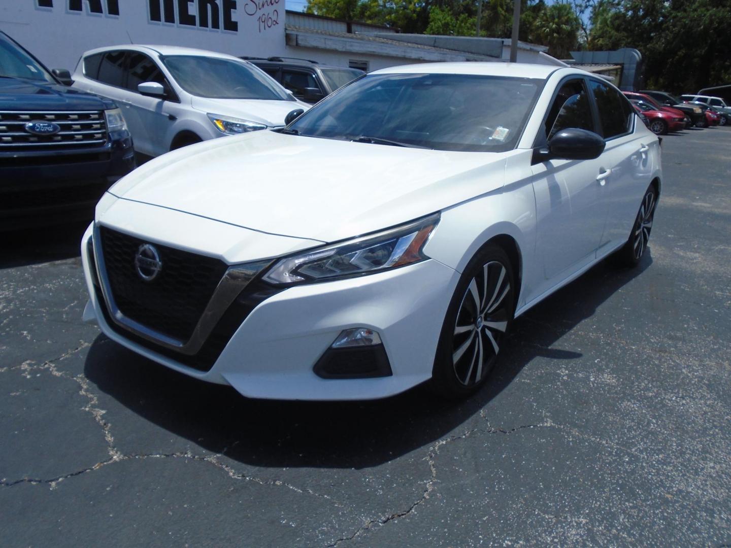 2020 Nissan Altima 2.5 SR (1N4BL4CV4LC) with an 2.5L L4 DOHC 16V engine, CVT transmission, located at 6112 N Florida Avenue, Tampa, FL, 33604, (888) 521-5131, 27.954929, -82.459534 - Photo#2