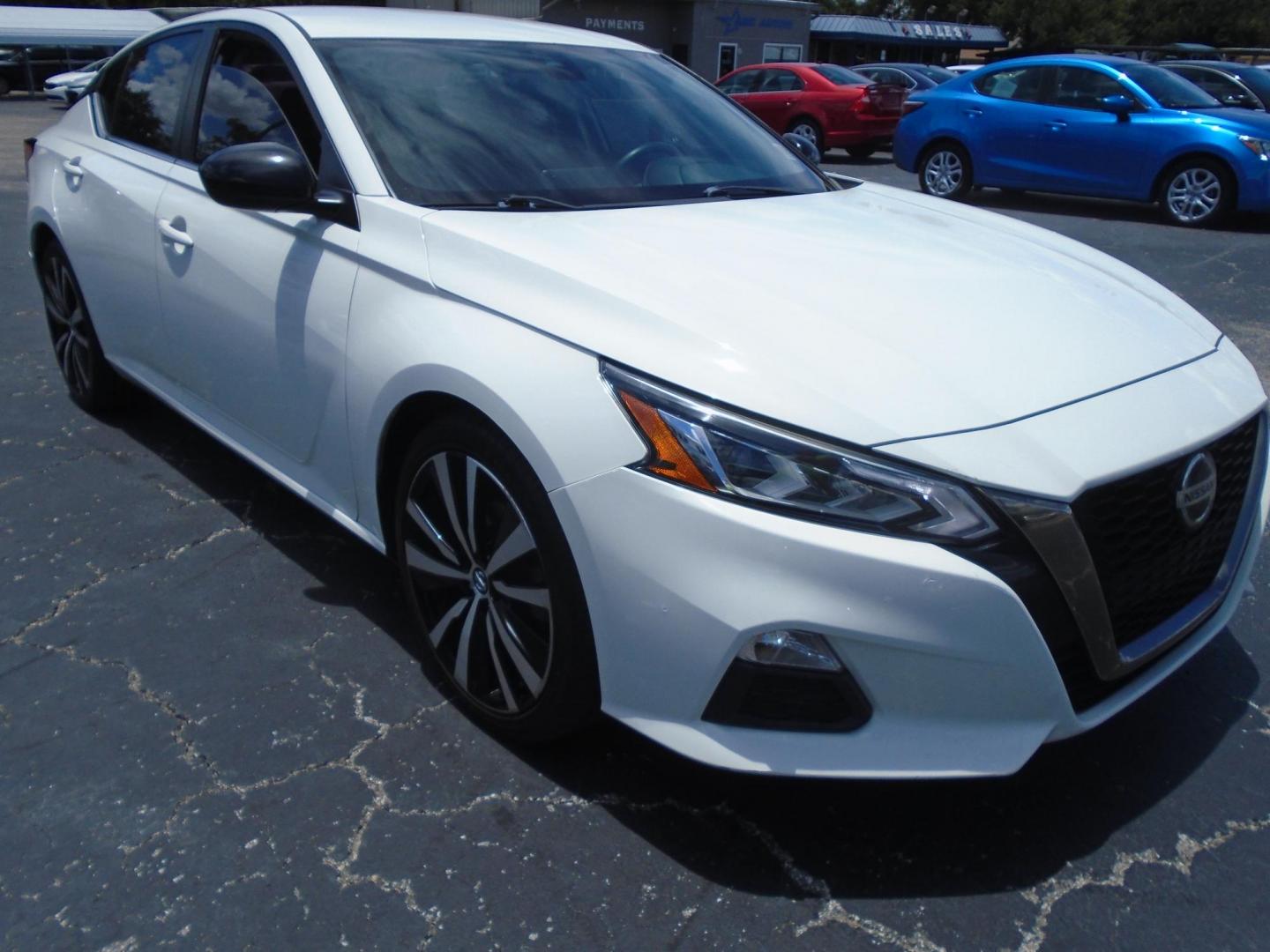 2020 Nissan Altima 2.5 SR (1N4BL4CV4LC) with an 2.5L L4 DOHC 16V engine, CVT transmission, located at 6112 N Florida Avenue, Tampa, FL, 33604, (888) 521-5131, 27.954929, -82.459534 - Photo#3