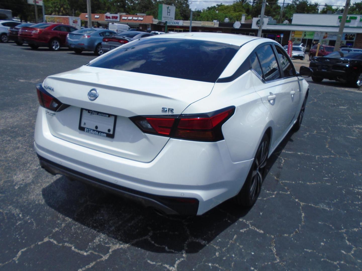 2020 Nissan Altima 2.5 SR (1N4BL4CV4LC) with an 2.5L L4 DOHC 16V engine, CVT transmission, located at 6112 N Florida Avenue, Tampa, FL, 33604, (888) 521-5131, 27.954929, -82.459534 - Photo#4