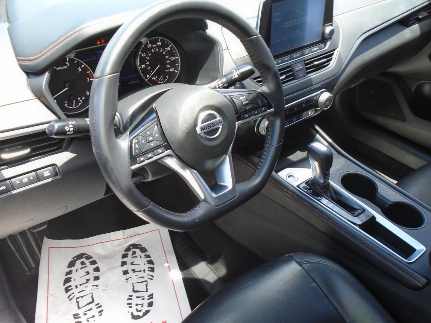 2020 Nissan Altima 2.5 SR (1N4BL4CV4LC) with an 2.5L L4 DOHC 16V engine, CVT transmission, located at 6112 N Florida Avenue, Tampa, FL, 33604, (888) 521-5131, 27.954929, -82.459534 - Photo#9