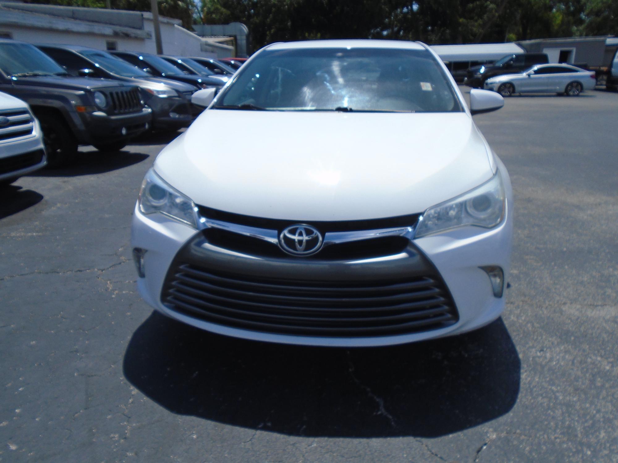 photo of 2016 Toyota Camry SE