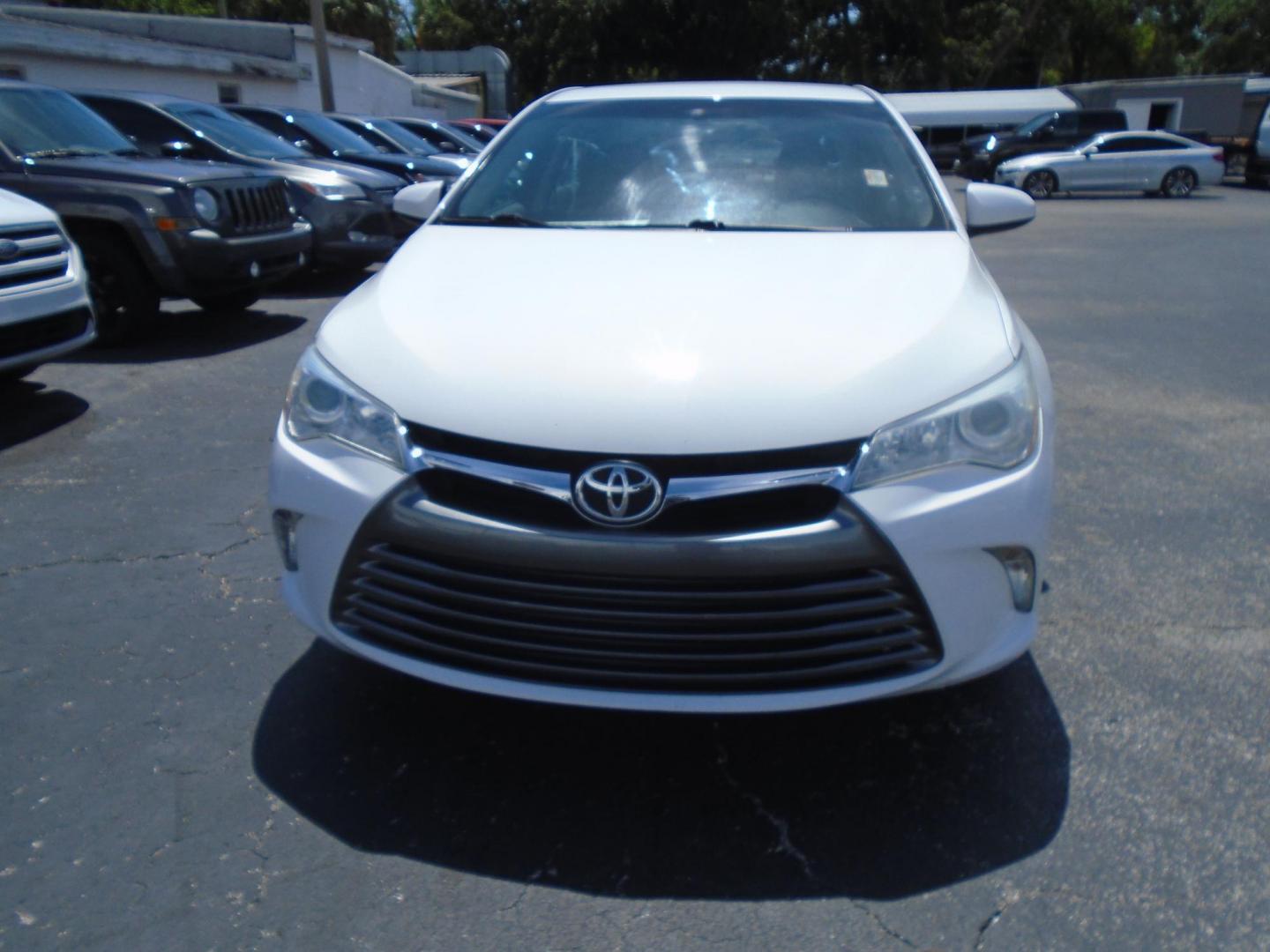 2016 WHITE /GREY Toyota Camry SE (4T1BF1FK9GU) with an 2.5L L4 DOHC 16V engine, 6-Speed Automatic transmission, located at 6112 N Florida Avenue, Tampa, FL, 33604, (888) 521-5131, 27.954929, -82.459534 - Photo#1