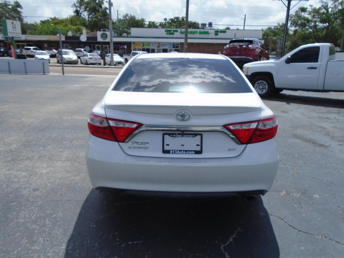 2016 WHITE /GREY Toyota Camry SE (4T1BF1FK9GU) with an 2.5L L4 DOHC 16V engine, 6-Speed Automatic transmission, located at 6112 N Florida Avenue, Tampa, FL, 33604, (888) 521-5131, 27.954929, -82.459534 - 499 DOWN PLUS TAX & TAG - Photo#6