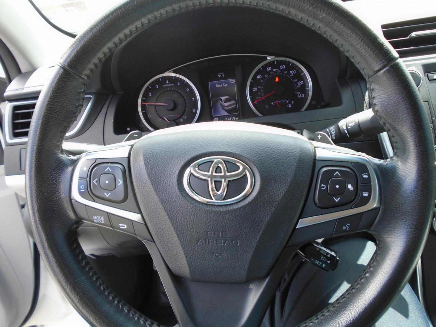 2016 WHITE /GREY Toyota Camry SE (4T1BF1FK9GU) with an 2.5L L4 DOHC 16V engine, 6-Speed Automatic transmission, located at 6112 N Florida Avenue, Tampa, FL, 33604, (888) 521-5131, 27.954929, -82.459534 - 499 DOWN PLUS TAX & TAG - Photo#9