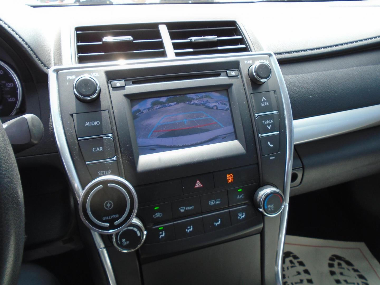 2016 WHITE /GREY Toyota Camry SE (4T1BF1FK9GU) with an 2.5L L4 DOHC 16V engine, 6-Speed Automatic transmission, located at 6112 N Florida Avenue, Tampa, FL, 33604, (888) 521-5131, 27.954929, -82.459534 - 499 DOWN PLUS TAX & TAG - Photo#13