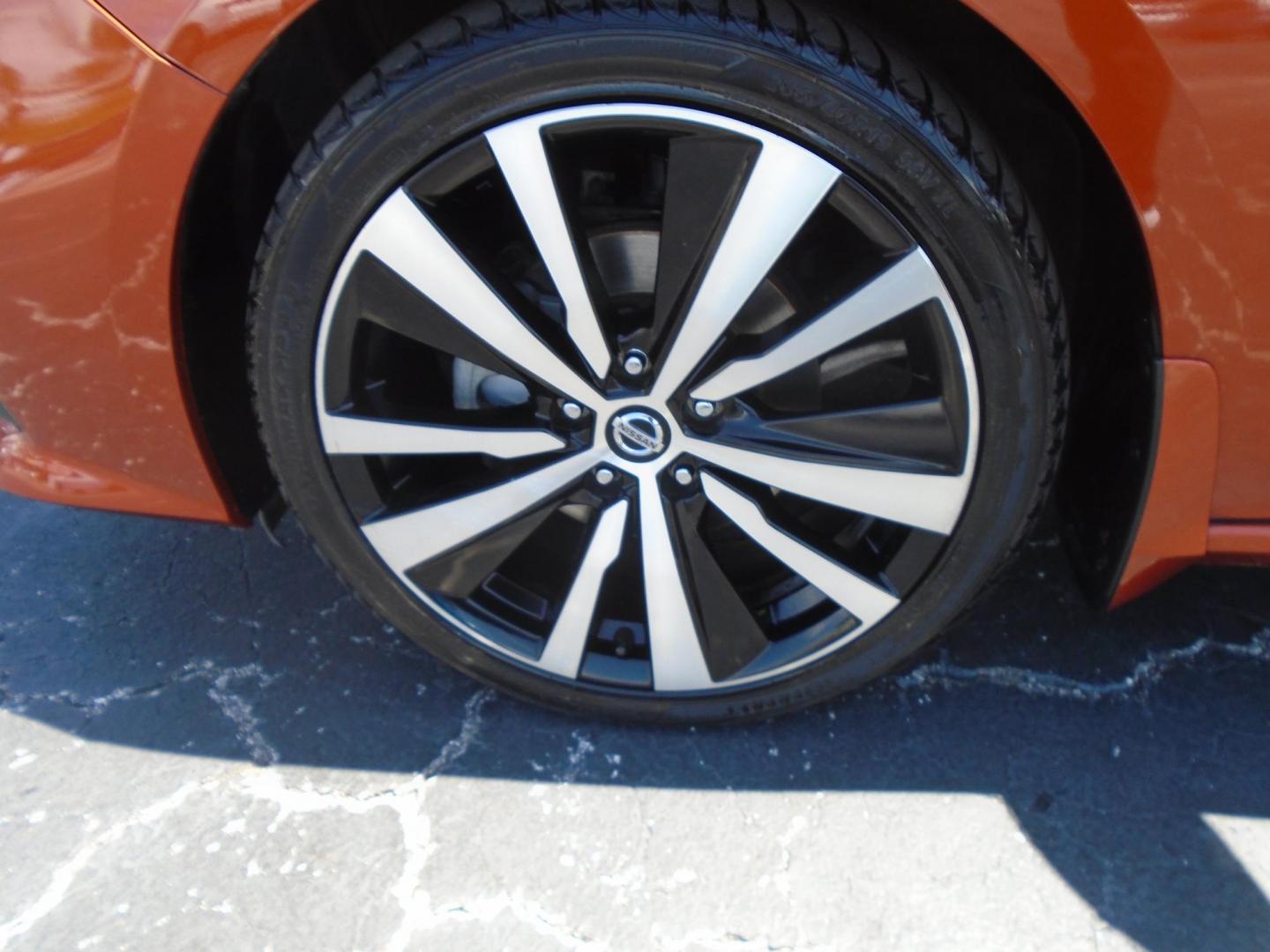 2019 orange /grey Nissan Altima 2.5 SR (1N4BL4CV6KC) with an 2.5L L4 DOHC 16V engine, CVT transmission, located at 6112 N Florida Avenue, Tampa, FL, 33604, (888) 521-5131, 27.954929, -82.459534 - 499 down plus tax & tag!!! - Photo#8