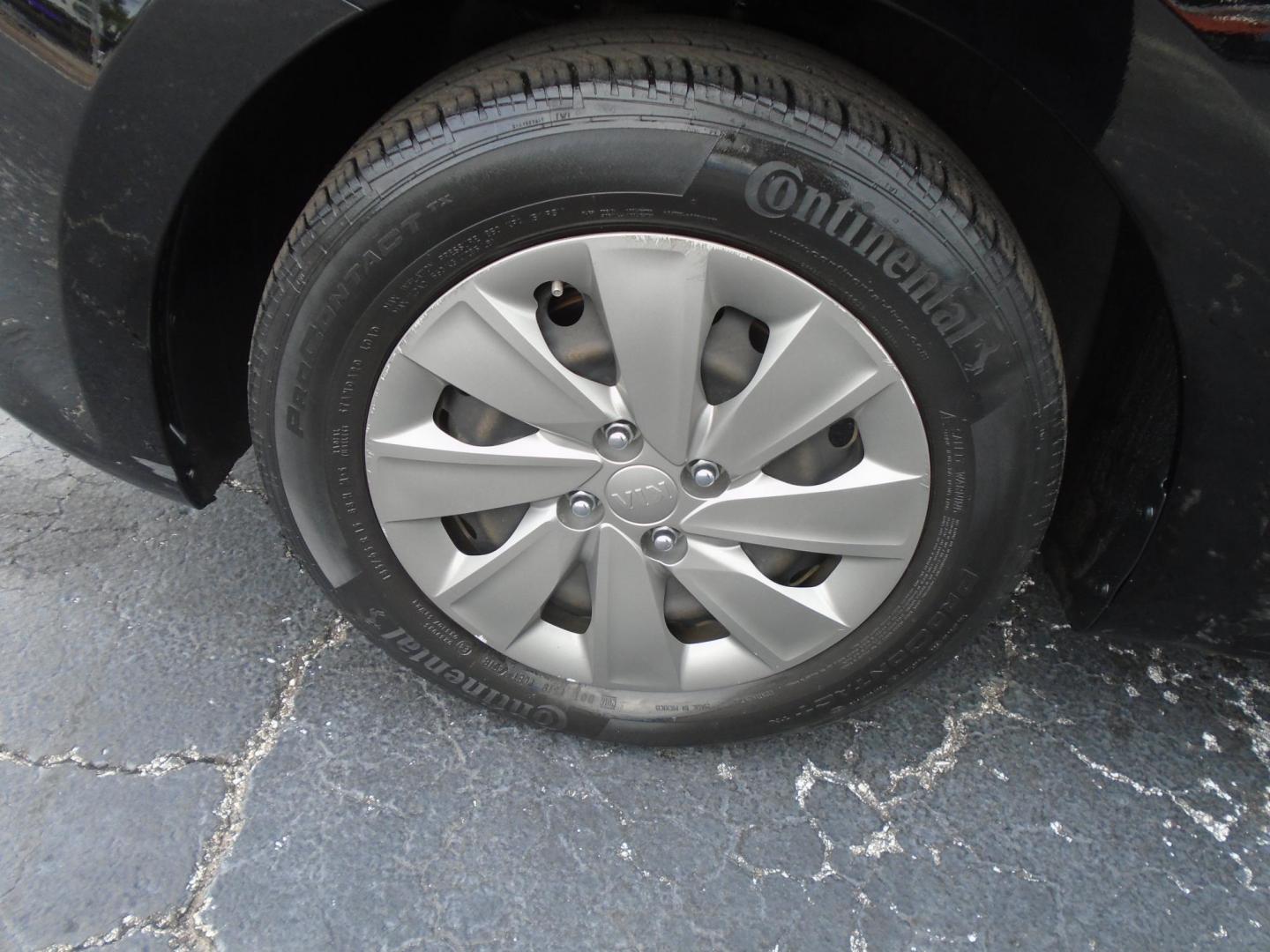 2019 BLACK /Grey Kia Rio LX (3KPA24AB7KE) with an 1.6L L4 DOHC 16V engine, 6A transmission, located at 6112 N Florida Avenue, Tampa, FL, 33604, (888) 521-5131, 27.954929, -82.459534 - 499 DOWN PLUS TAX & TAG - Photo#7