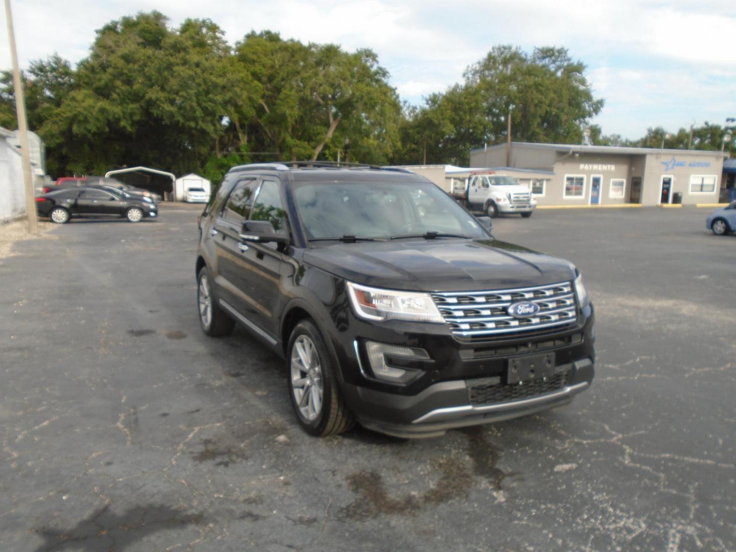 2017 BLACK /Black Ford Explorer Limited 4WD (1FM5K8F84HG) with an 3.5L V6 DOHC 24V engine, 6A transmission, located at 6112 N Florida Avenue, Tampa, FL, 33604, (888) 521-5131, 27.954929, -82.459534 - 499 DOWN PLUS TAX & TAG. - Photo#3