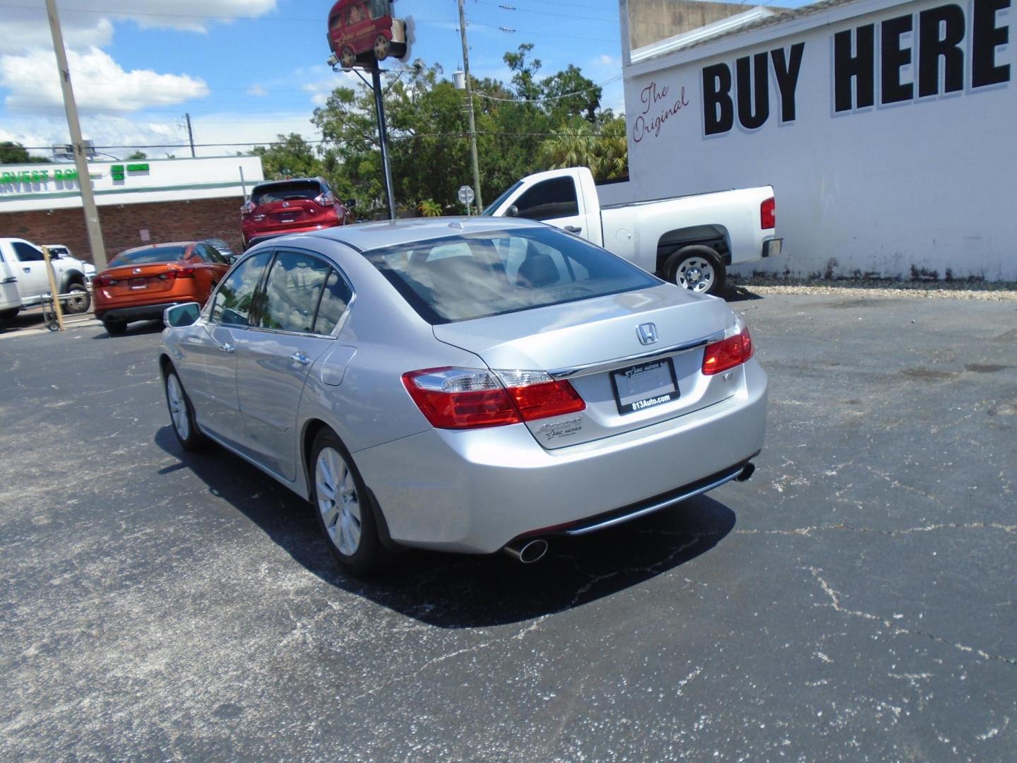 2013 SILVER /Black Honda Accord EX-L V6 Sedan AT (1HGCR3F87DA) with an 3.5L V6 SOHC 24V engine, 6-Speed Automatic transmission, located at 6112 N Florida Avenue, Tampa, FL, 33604, (888) 521-5131, 27.954929, -82.459534 - 499 DOWN PLUS TAX & TAG. - Photo#4