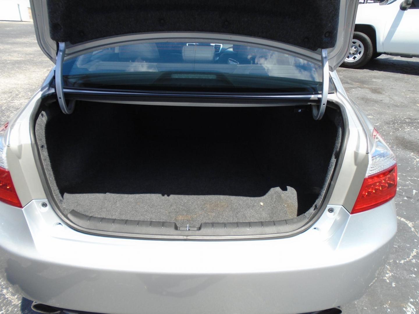 2013 SILVER /Black Honda Accord EX-L V6 Sedan AT (1HGCR3F87DA) with an 3.5L V6 SOHC 24V engine, 6-Speed Automatic transmission, located at 6112 N Florida Avenue, Tampa, FL, 33604, (888) 521-5131, 27.954929, -82.459534 - 499 DOWN PLUS TAX & TAG. - Photo#6