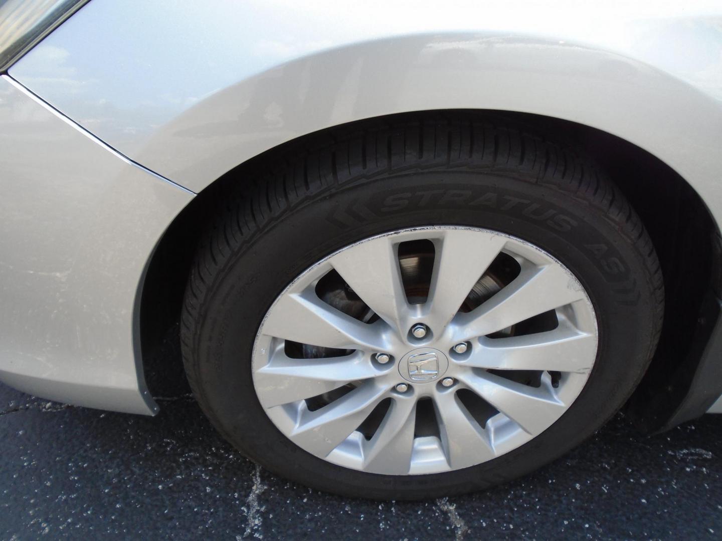 2013 SILVER /Black Honda Accord EX-L V6 Sedan AT (1HGCR3F87DA) with an 3.5L V6 SOHC 24V engine, 6-Speed Automatic transmission, located at 6112 N Florida Avenue, Tampa, FL, 33604, (888) 521-5131, 27.954929, -82.459534 - 499 DOWN PLUS TAX & TAG. - Photo#14
