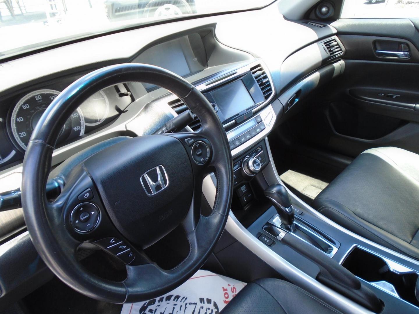 2013 SILVER /Black Honda Accord EX-L V6 Sedan AT (1HGCR3F87DA) with an 3.5L V6 SOHC 24V engine, 6-Speed Automatic transmission, located at 6112 N Florida Avenue, Tampa, FL, 33604, (888) 521-5131, 27.954929, -82.459534 - 499 DOWN PLUS TAX & TAG. - Photo#9