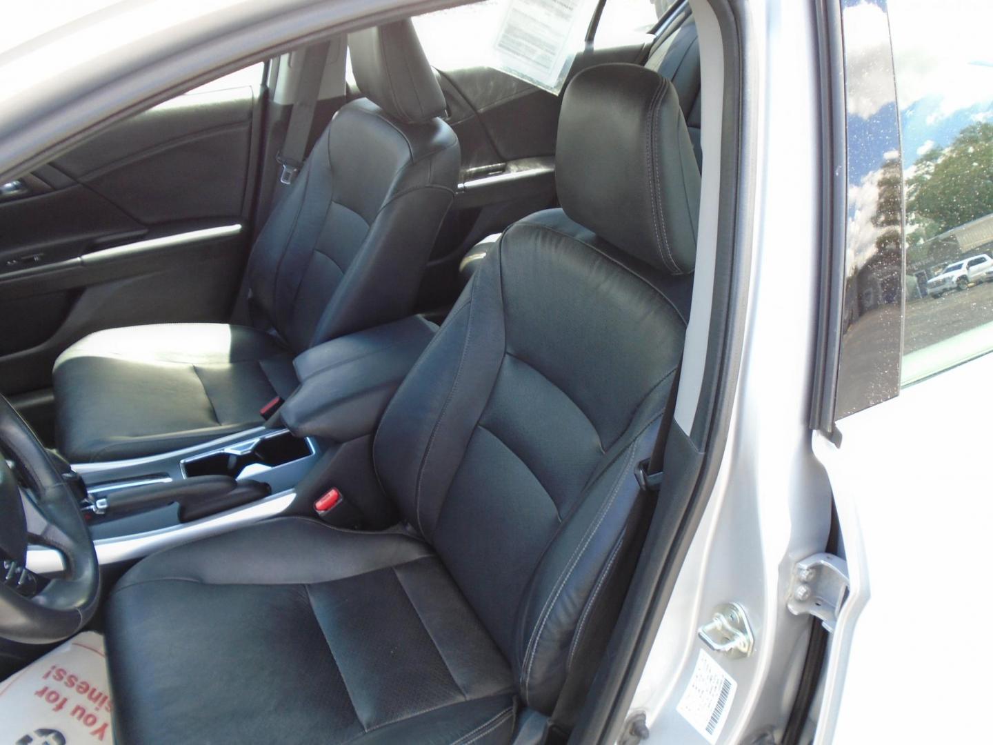 2013 SILVER /Black Honda Accord EX-L V6 Sedan AT (1HGCR3F87DA) with an 3.5L V6 SOHC 24V engine, 6-Speed Automatic transmission, located at 6112 N Florida Avenue, Tampa, FL, 33604, (888) 521-5131, 27.954929, -82.459534 - 499 DOWN PLUS TAX & TAG. - Photo#12