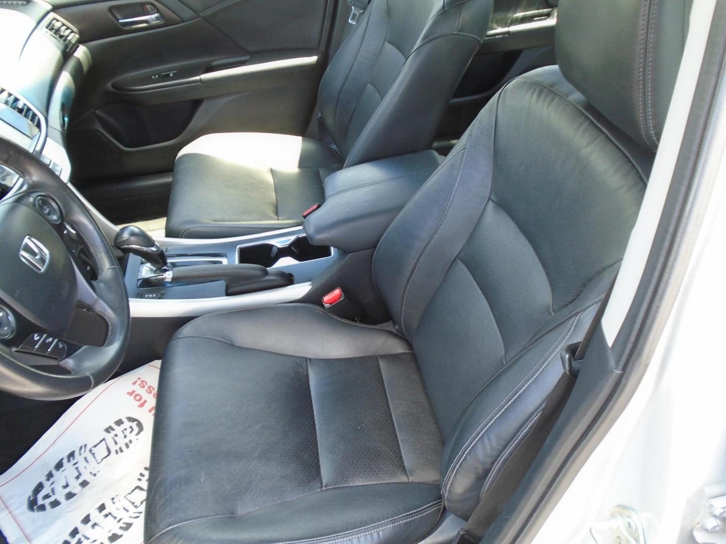 2013 SILVER /Black Honda Accord EX-L V6 Sedan AT (1HGCR3F87DA) with an 3.5L V6 SOHC 24V engine, 6-Speed Automatic transmission, located at 6112 N Florida Avenue, Tampa, FL, 33604, (888) 521-5131, 27.954929, -82.459534 - 499 DOWN PLUS TAX & TAG. - Photo#11