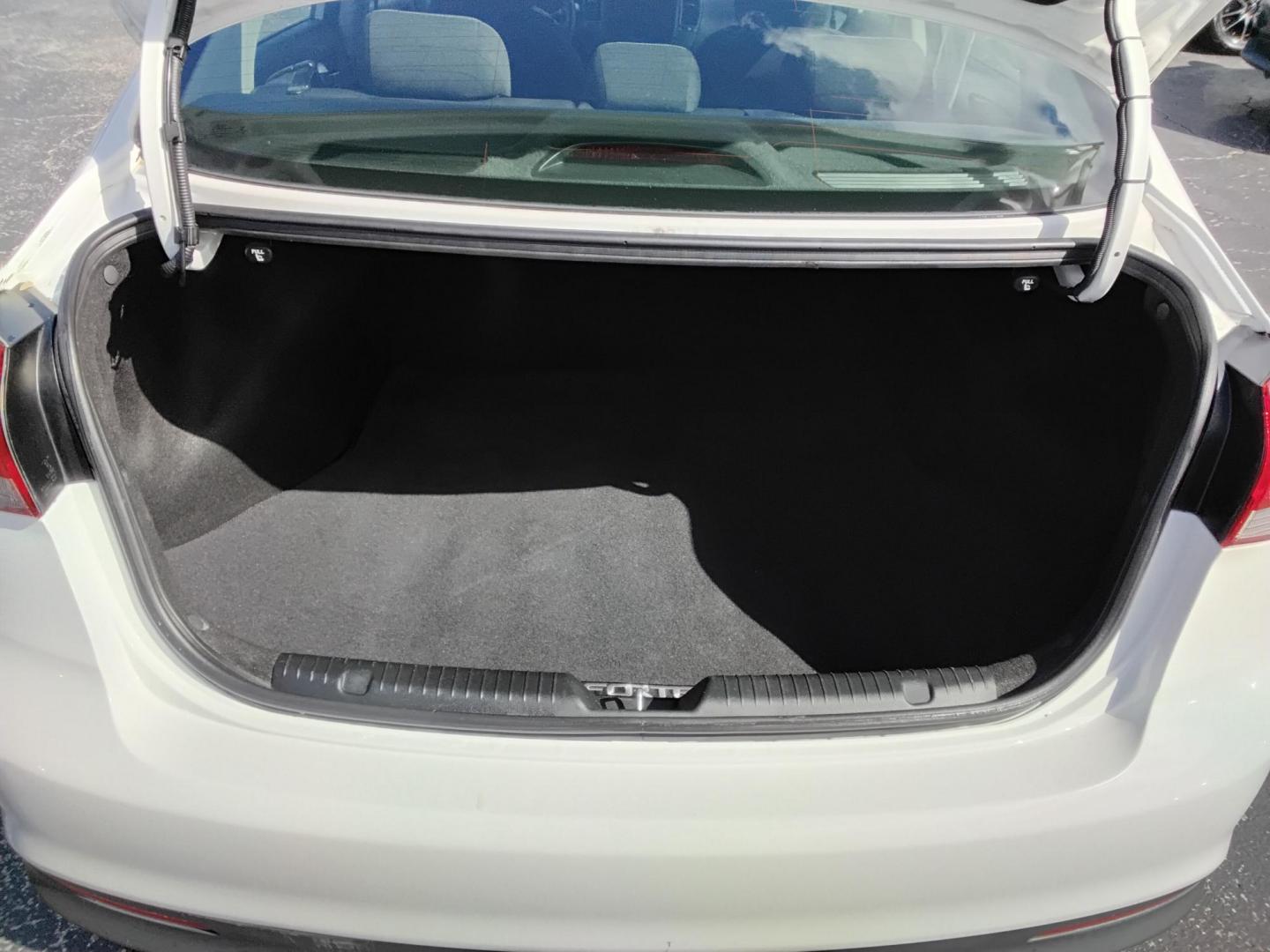 2017 White /Black Kia Forte LX 6M (3KPFK4A7XHE) with an 2.0L L4 DOHC 16V engine, 6M transmission, located at 6112 N Florida Avenue, Tampa, FL, 33604, (888) 521-5131, 27.954929, -82.459534 - 499 DOWN PLUS TAX & TAG. - Photo#7