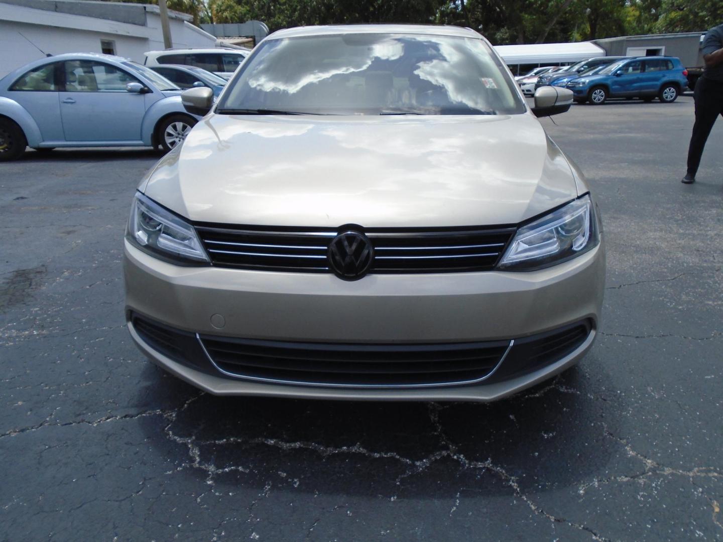 2014 TAN /Beige Volkswagen Jetta SE (3VWD17AJ1EM) with an 1.8L L4 DOHC 20V engine, located at 6112 N Florida Avenue, Tampa, FL, 33604, (888) 521-5131, 27.954929, -82.459534 - 499 DOWN PLUS TAX & TAG - Photo#1