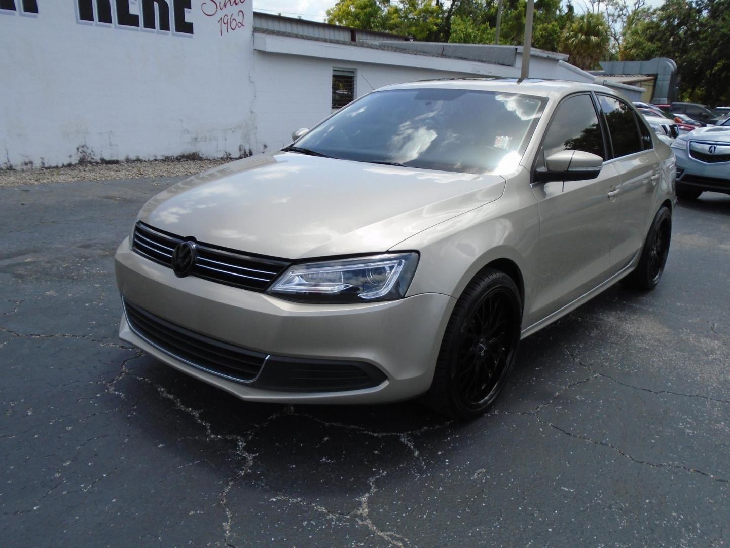 2014 TAN /Beige Volkswagen Jetta SE (3VWD17AJ1EM) with an 1.8L L4 DOHC 20V engine, located at 6112 N Florida Avenue, Tampa, FL, 33604, (888) 521-5131, 27.954929, -82.459534 - 499 DOWN PLUS TAX & TAG - Photo#2