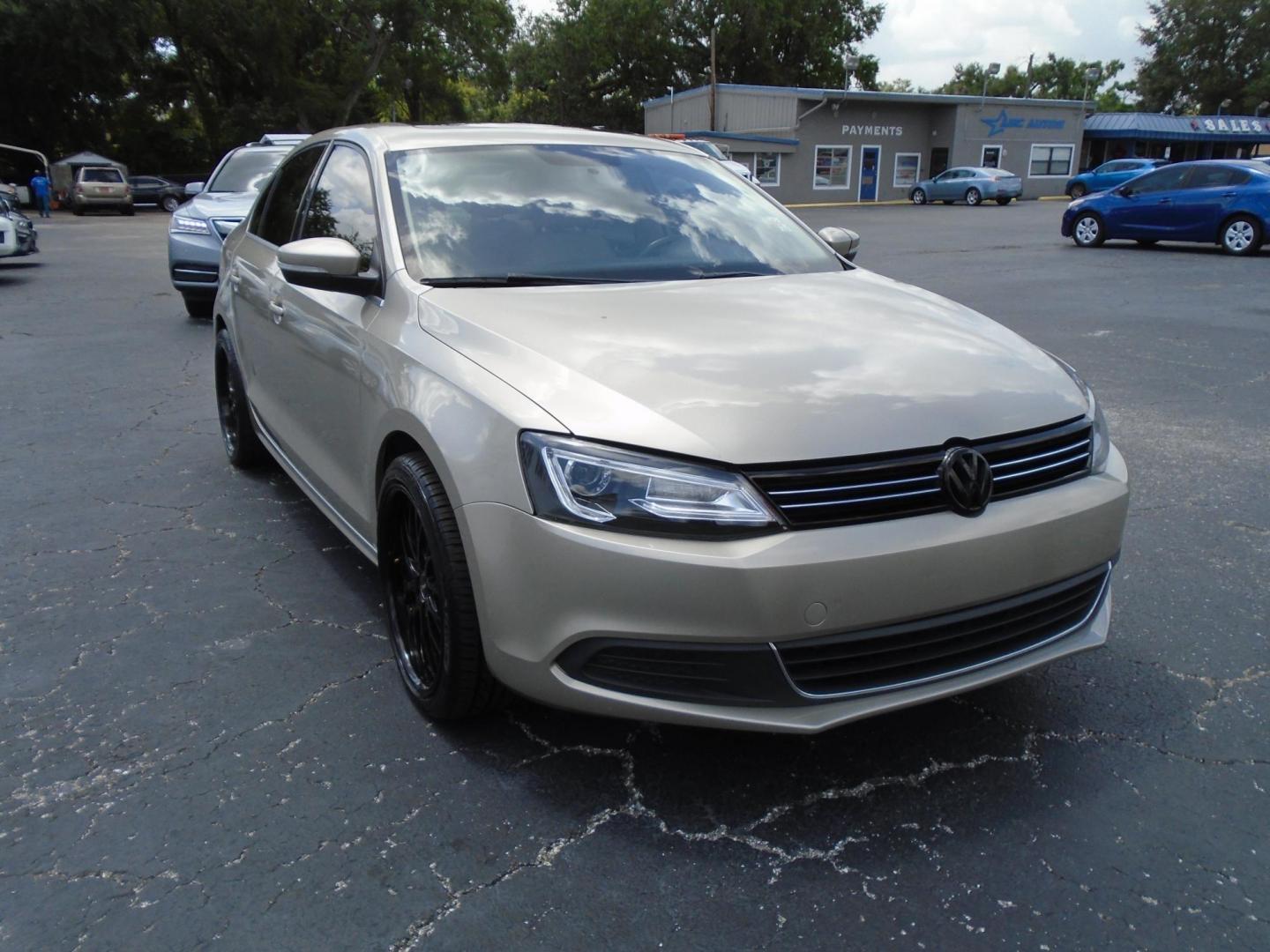 2014 TAN /Beige Volkswagen Jetta SE (3VWD17AJ1EM) with an 1.8L L4 DOHC 20V engine, located at 6112 N Florida Avenue, Tampa, FL, 33604, (888) 521-5131, 27.954929, -82.459534 - 499 DOWN PLUS TAX & TAG - Photo#3