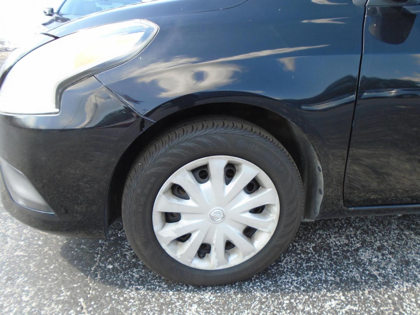 2018 BLACK /GREY Nissan Versa 1.6 SL Sedan (3N1CN7APXJL) with an 1.6L L4 DOHC 16V engine, CVT transmission, located at 6112 N Florida Avenue, Tampa, FL, 33604, (888) 521-5131, 27.954929, -82.459534 - 499 DOWN PLUS TAX & TAG. - Photo#13