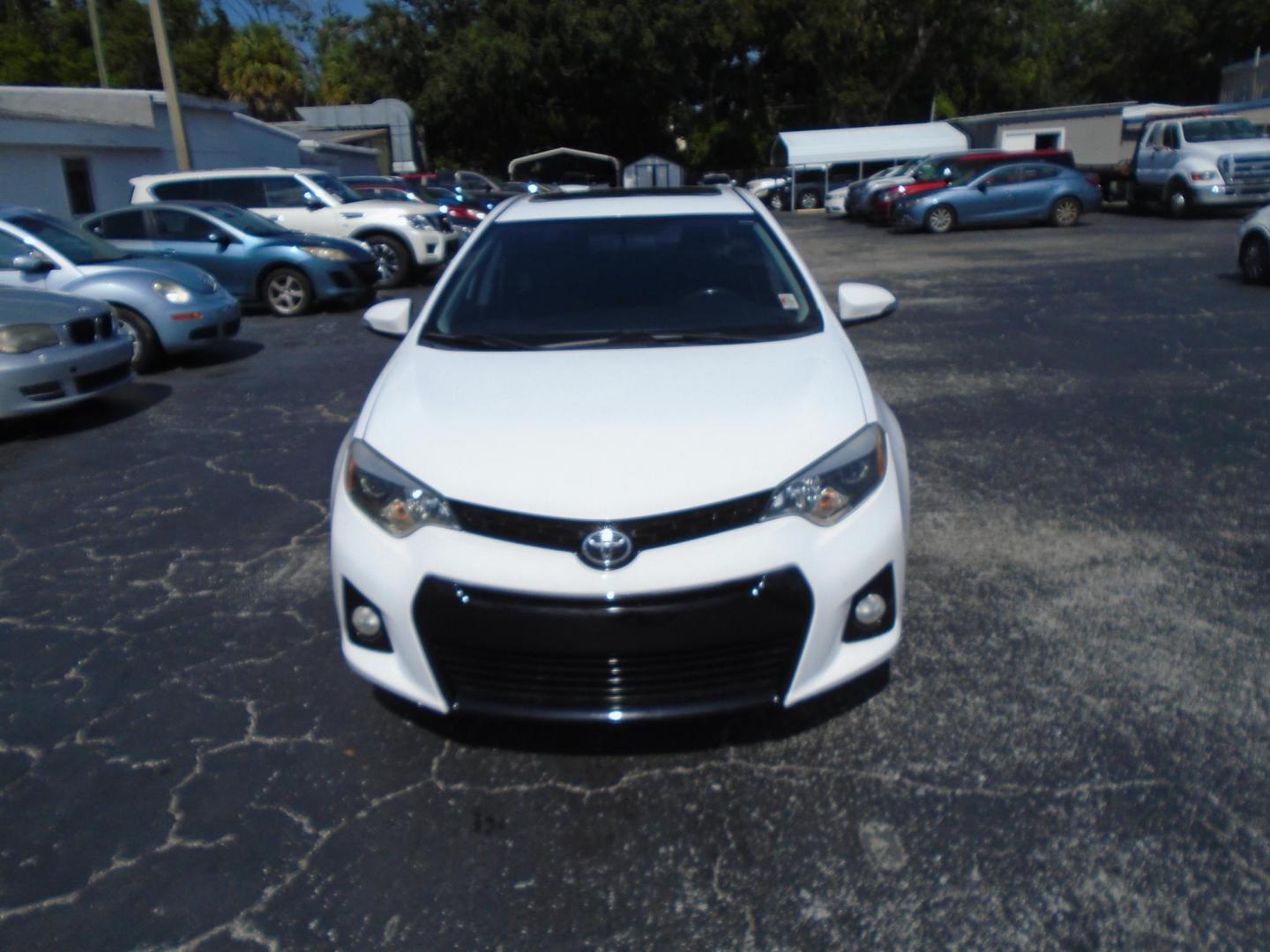 2014 White /Grey Toyota Corolla L 4-Speed AT (2T1BURHE7EC) with an 1.8L L4 DOHC 16V engine, 4-Speed Automatic transmission, located at 6112 N Florida Avenue, Tampa, FL, 33604, (888) 521-5131, 27.954929, -82.459534 - 499 down plus tax & tag. - Photo#3