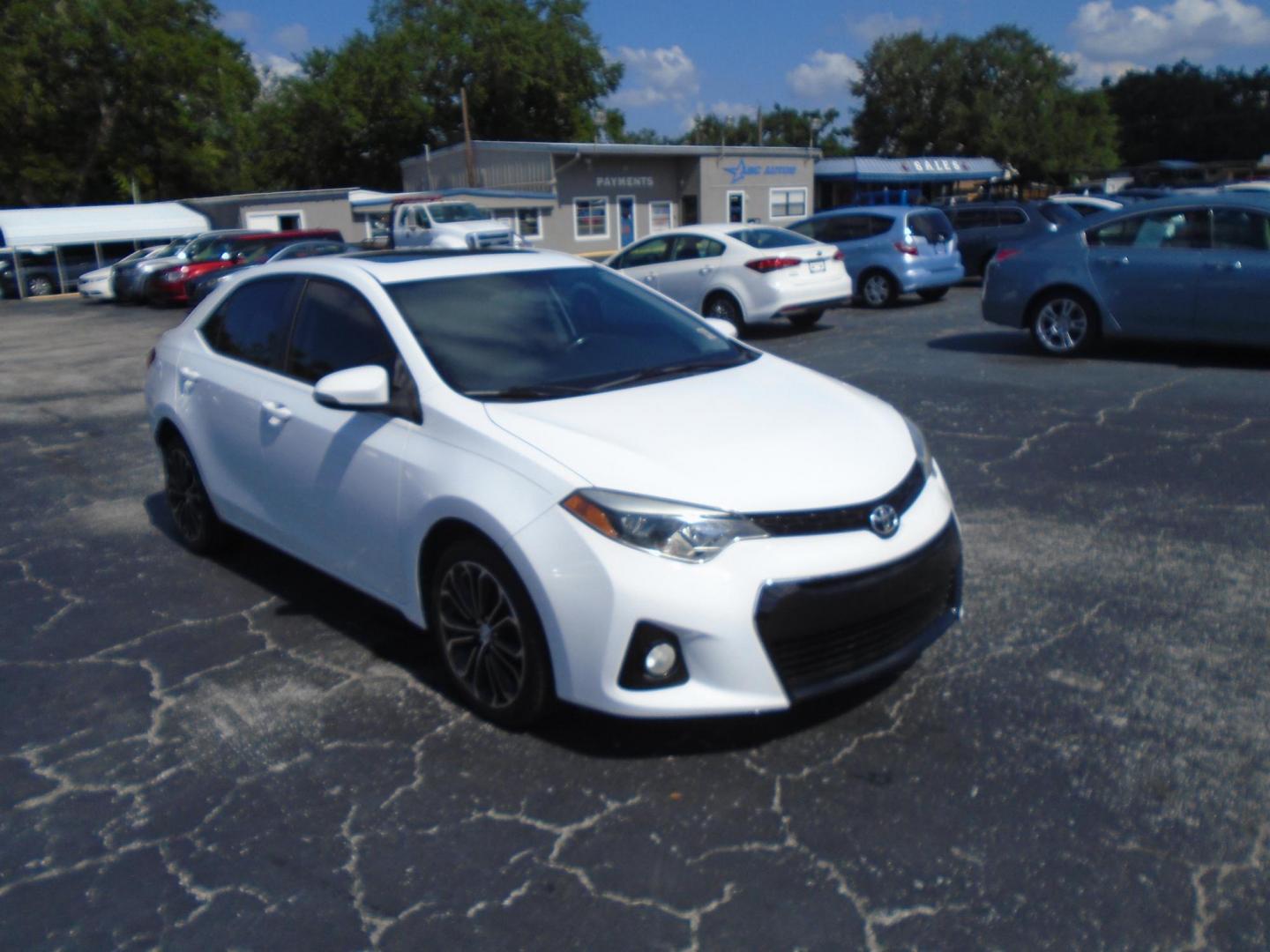 2014 White /Grey Toyota Corolla L 4-Speed AT (2T1BURHE7EC) with an 1.8L L4 DOHC 16V engine, 4-Speed Automatic transmission, located at 6112 N Florida Avenue, Tampa, FL, 33604, (888) 521-5131, 27.954929, -82.459534 - 499 down plus tax & tag. - Photo#2