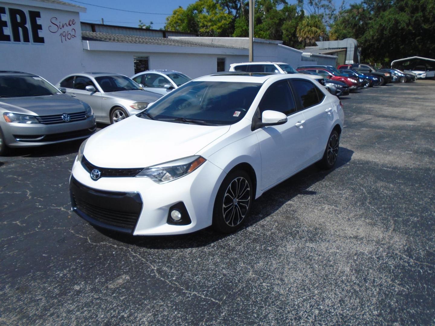 2014 White /Grey Toyota Corolla L 4-Speed AT (2T1BURHE7EC) with an 1.8L L4 DOHC 16V engine, 4-Speed Automatic transmission, located at 6112 N Florida Avenue, Tampa, FL, 33604, (888) 521-5131, 27.954929, -82.459534 - 499 down plus tax & tag. - Photo#1