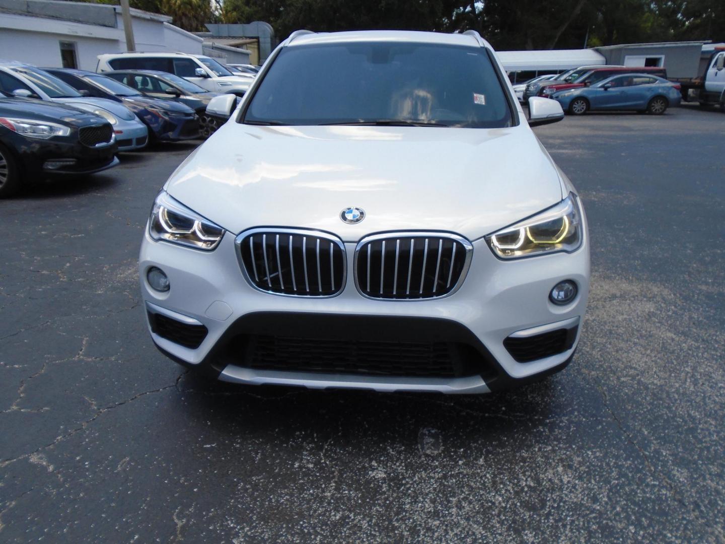 2018 White /Beige BMW X1 sDrive28i (WBXHU7C39J5) with an 2.0L L4 DOHC 16V engine, 8A transmission, located at 6112 N Florida Avenue, Tampa, FL, 33604, (888) 521-5131, 27.954929, -82.459534 - 499$ DOWN PLUS TAX & TAG. - Photo#1