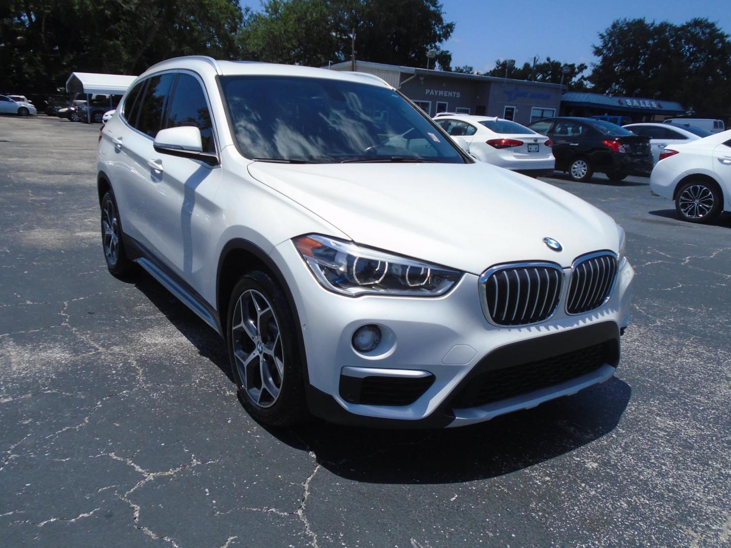 2018 White /Beige BMW X1 sDrive28i (WBXHU7C39J5) with an 2.0L L4 DOHC 16V engine, 8A transmission, located at 6112 N Florida Avenue, Tampa, FL, 33604, (888) 521-5131, 27.954929, -82.459534 - 499$ DOWN PLUS TAX & TAG. - Photo#2