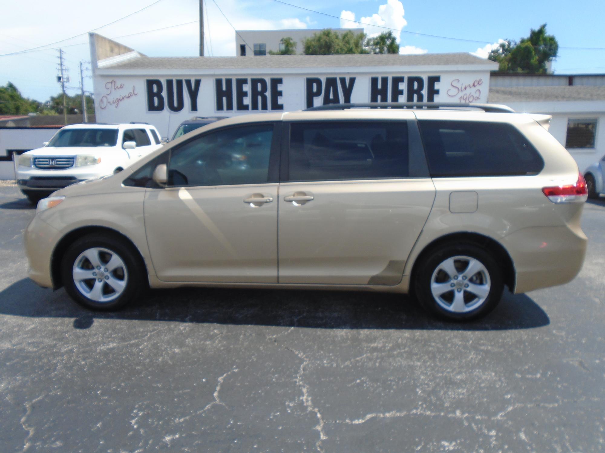 photo of 2011 Toyota Sienna Base