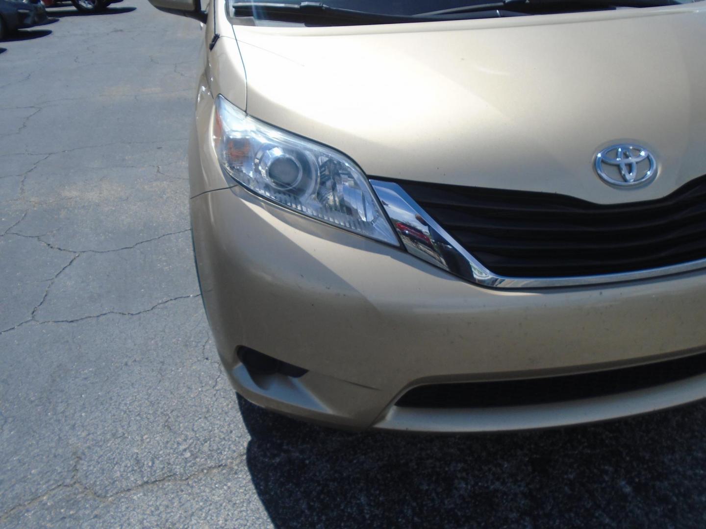 2011 TAN /Beige Toyota Sienna Base (5TDKA3DC4BS) with an 2.7L L4 DOHC 16V engine, 5-Speed Automatic transmission, located at 6112 N Florida Avenue, Tampa, FL, 33604, (888) 521-5131, 27.954929, -82.459534 - 499$ DOWN PLUS TAX & TAG. - Photo#5